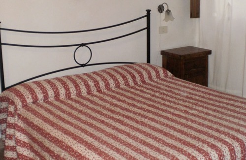 Castell'Azzara Other | Farmhouse 'Podere Le Ghiande, Granaio N°11' with Mountain View, Shared Pool and Wi-Fi