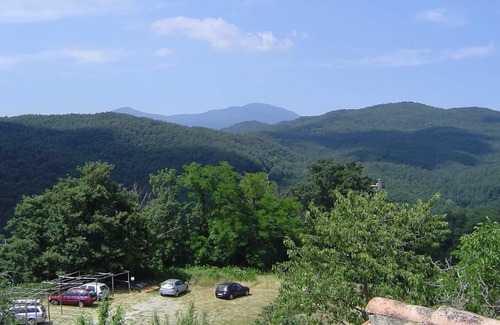 Castell'Azzara Other | Farmhouse 'Podere Le Ghiande, Granaio N°11' with Mountain View, Shared Pool and Wi-Fi