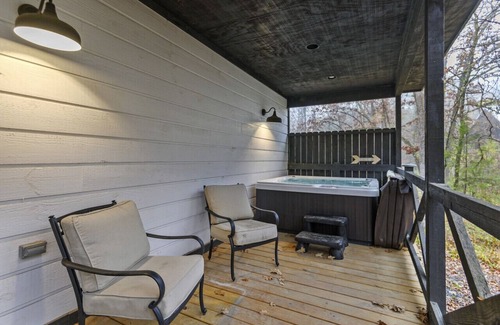 Broken Bow Apartment | Farmhouse Retreat Cabin