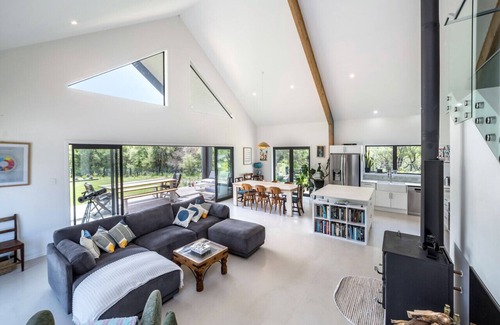 Martinborough House | Farmhouse Retreat, Longbush