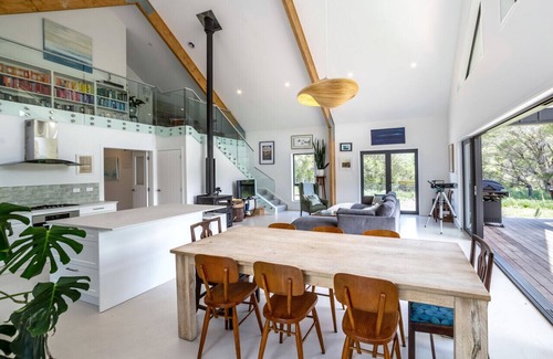 Martinborough House | Farmhouse Retreat, Longbush