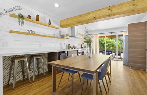 Little Ranches House | Farmhouse style- near Beach/Hot Tub!