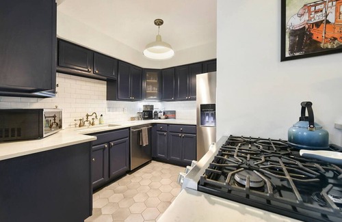 East Allegheny House | ★Farmhouse Style★Outdoor Patios★Parking!★Beautiful