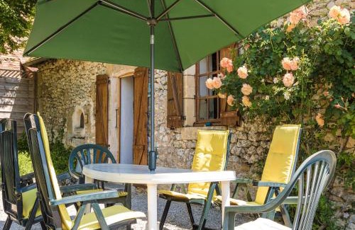 Thenon House | Farmhouse with private pool, large garden and playground