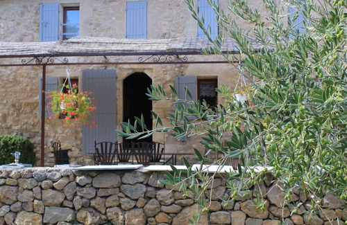 Pierrevert Apartment | Farmhouse with tradition, Provençal accommodation of the Luberon area