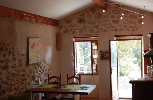 Pierrevert Apartment | Farmhouse with tradition, Provençal accommodation of the Luberon area