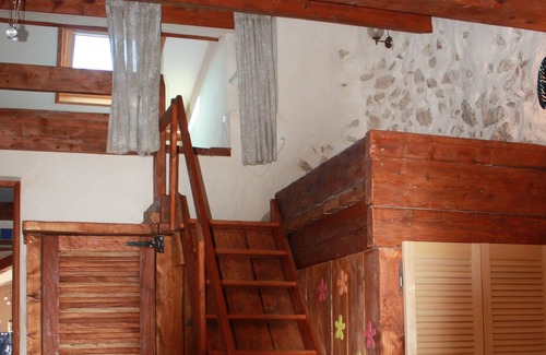 Pierrevert Apartment | Farmhouse with tradition, Provençal accommodation of the Luberon area