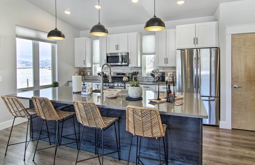 Four Corners Condo | Farmland Flat w/ Mtn Views, 7 Mi to Dtwn!