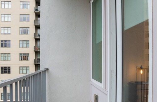 SoNo Apartment | Fascinating 2 Bed apartment located in SoNo neighborhood