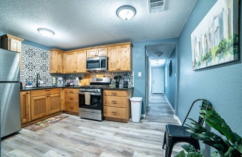 Near East Side House | Fascinating 2BR/1BA Near Festive DT and Riverwalk
