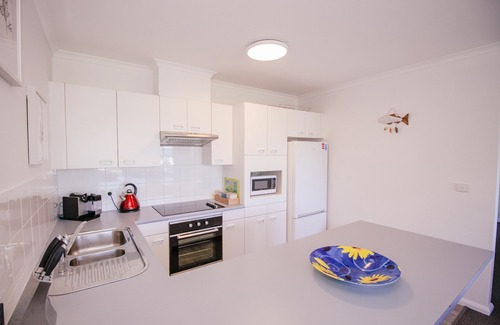 Mollymook Beach Apartment | Fathoms 15 Beach, pool, Tennis and Wifi Linen Provided