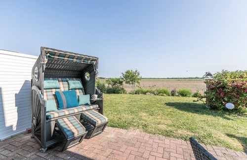 Westerdeichstrich Apartment | "Favorite place": Modern, rural vacation apartment with a beautiful terrace