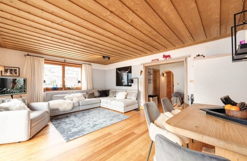 Pettneu am Arlberg Apartment | ☆ FavoriteStays Premium Apartment with balcony