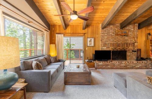 Tahoma House | Fawn by AvantStay Secluded Cabin w Large Deck Surrounded by Forest