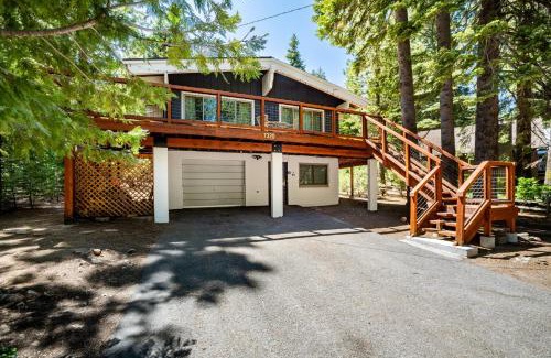 Tahoma House | Fawn by AvantStay Secluded Cabin w Large Deck Surrounded by Forest