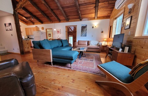 Mazama Cabin | Fawn Creek Hideaway-Close to Mazama&Ski Trails!