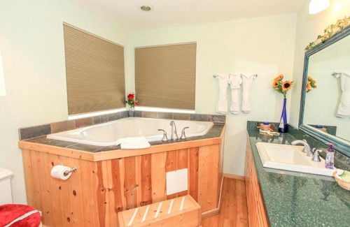 Fawnskin House | Fawnskin Lakeside Cabin - Nice cozy duplex with mountain views with a Jet Tub!