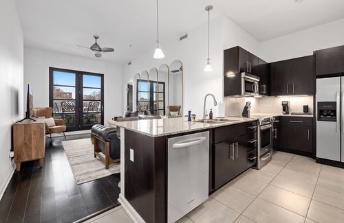 Fayetteville Apartment | Fay Flat-ON Dickson St-Downtown High Rise Suite