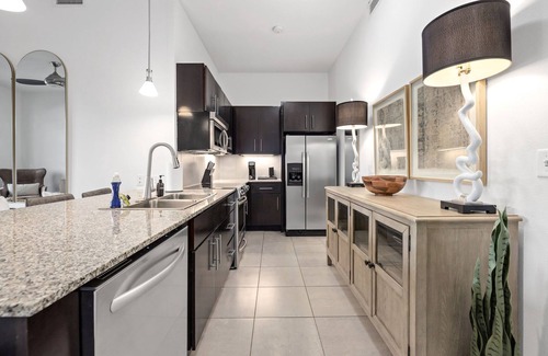 Fayetteville Apartment | Fay Flat-ON Dickson St-Downtown High Rise Suite