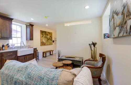 Fayetteville Apartment | Fayetteville Guest House Walk to Nature Preserve!