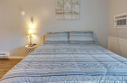 Summerlee Apartment | Fayetteville Vacation Rental with Balcony!