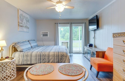 Summerlee Apartment | Fayetteville Vacation Rental with Balcony!