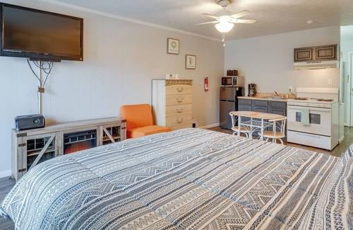 Summerlee Apartment | Fayetteville Vacation Rental with Balcony!