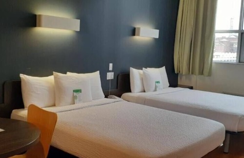 Hunters Point Hotel | Feather Factory Hotel