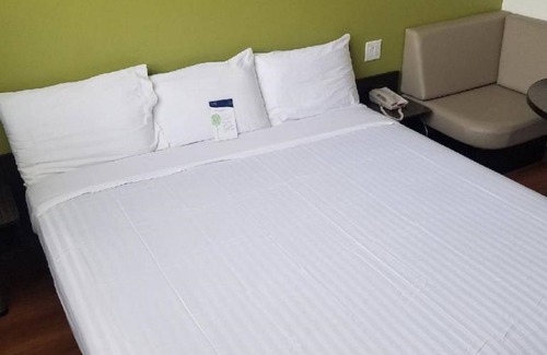 Hunters Point Hotel | Feather Factory Hotel