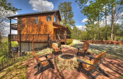 Blue Ridge House | Feather Ridge - Dog-Friendly Mountain Cabin Rental Mountain Views, Hot Tub, Game Room, Outdoor Firepit, - Blue Ridge, GA