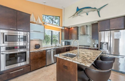 Niceville House | Featured on HGTV's "My Lottery Dream Home".15 minute boat ride to Crab Island.