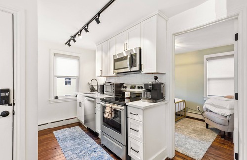 West End Condo | Federal Hill PRIDE a 3 bedroom condo with WiFi, AC