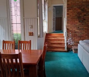 Lakes Entrance House | Federation Style 4 bedroom House with Ocean View