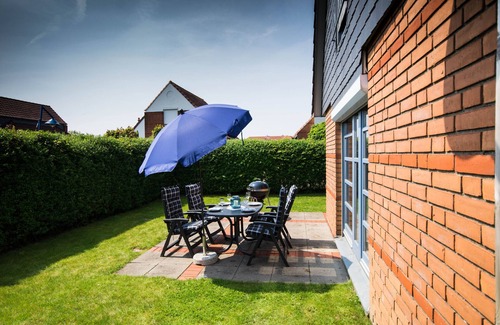 Friedrichskoog-Spitze House | Feel at home . only 300 meters from the sea.