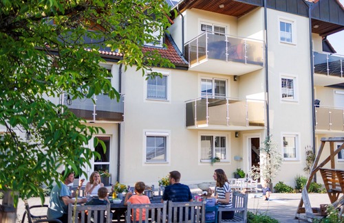 Gunzenhausen Apartment | Feel-good apartment with garden, animals and fun and games