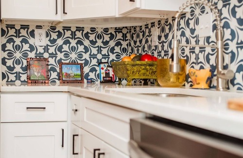 Petworth Apartment | Feel the energy of your origins in this artistic DC hideaway