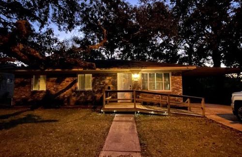Gulfport Apartment | Feels like HOME escape, 1/2 Mile to beach