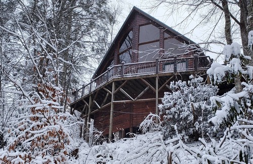 Butler Cabin | Feels Like Home "Lake front" Lake Watauga in the TN Hills