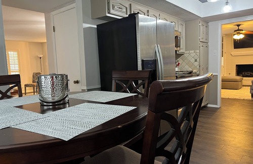 North San Antonio - SAT House | Feels like home.nCozy home in a quiet family-friendly neighborhood.
