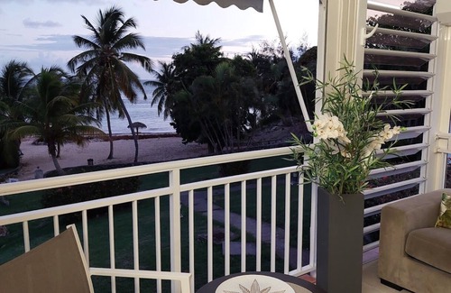 Anse des Rochers Apartment | FEET IN THE WATER MARACUJA