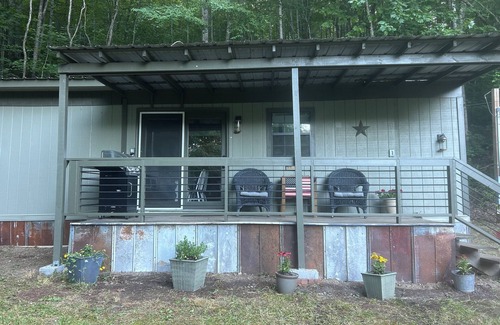 Aquone House | Feisty Ranch Farm Retreat - Private and charming 2-bedroom on 15 acres