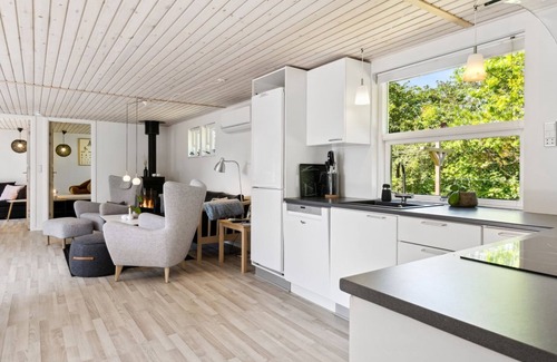 Hou House | "Felippa" - from the sea by Interhome