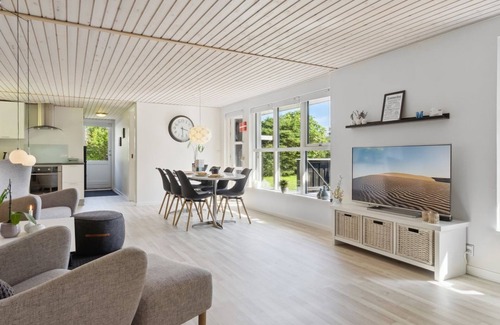 Hou House | "Felippa" - from the sea by Interhome