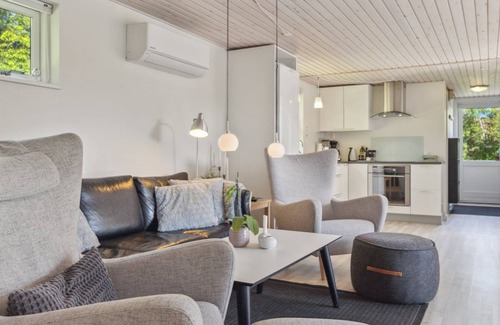 Hou House | "Felippa" - from the sea by Interhome