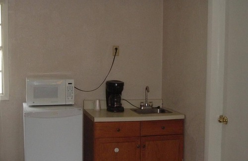 Clarence Hotel | Fels Three Crown Motel