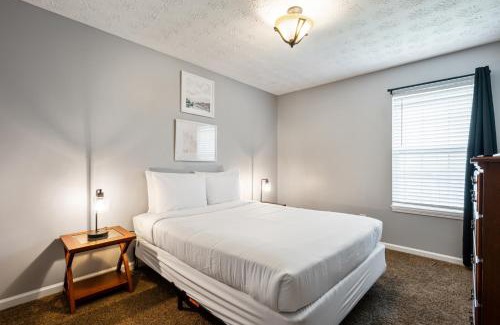 Emerson House | Fenced BKYD & Firepit 1 Mile To Lakepoint Sports