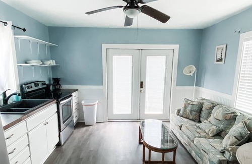 Tropic Cottage | Fenced in Riverview Cottage with Private Deck