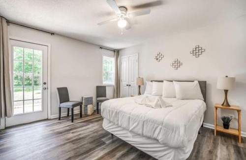 Parkway Village House | Fenced Yard Centrally Located-Parkway Village Pad