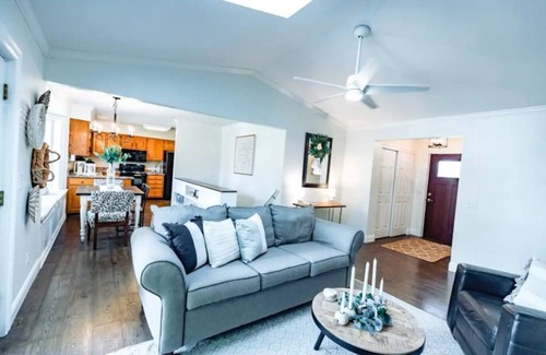 St. Charles House | Fenced Yard*Family*Pet Friendly*2 Garage*Professionally Decorated*Open*Bright*