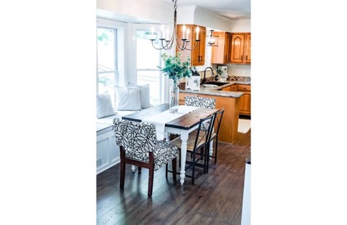 St. Charles House | Fenced Yard*Family*Pet Friendly*2 Garage*Professionally Decorated*Open*Bright*